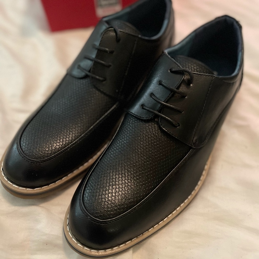 Men’s Black Oxfords Size 11 NIB
